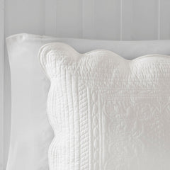 3 Piece Reversible Scalloped Edge Quilt Set White Full/Queen