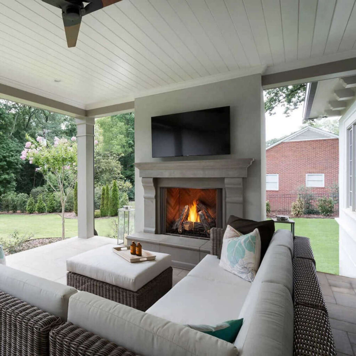 Majestic Courtyard 55K BTU 36" Traditional Outdoor Gas Fireplace (No Refractory) [ODCOUG-36NR] (SAK74218)